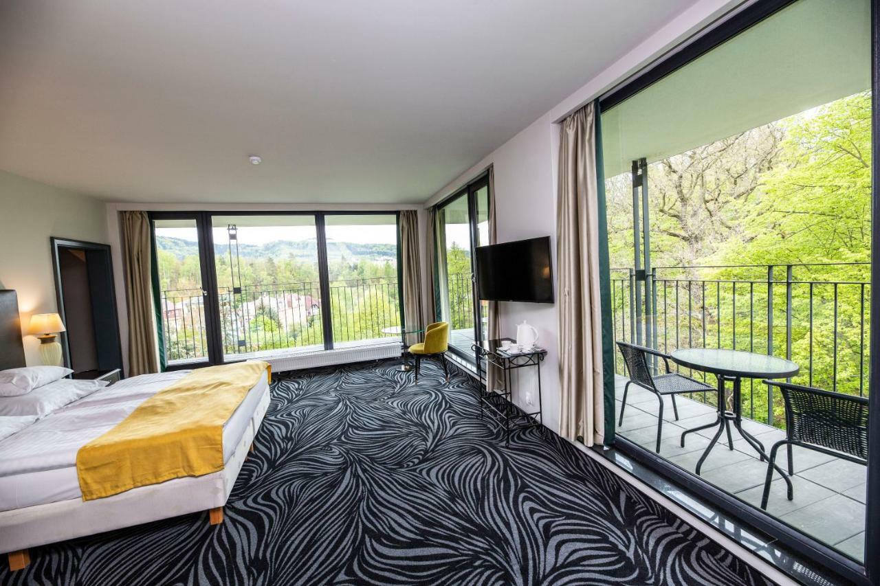 Parkhotel Carlsbad Inn Dalovice Oda fotoğraf